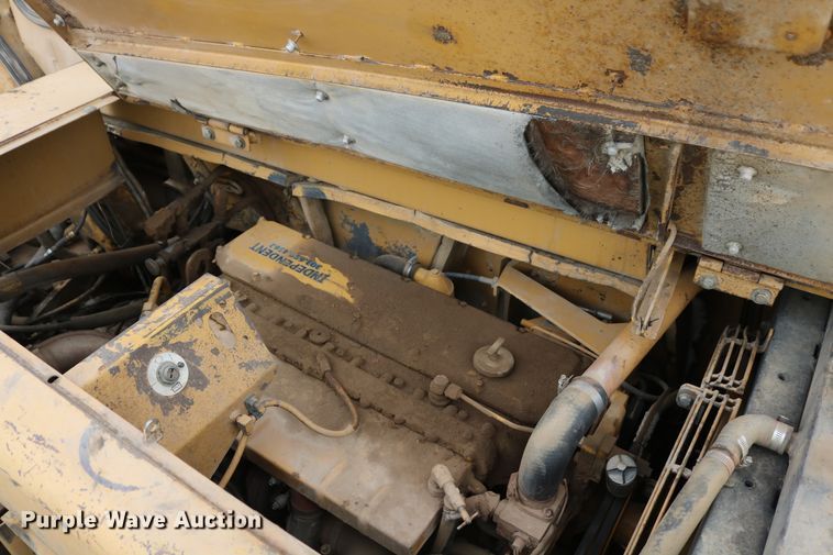 image for item DD6103 1996 Caterpillar 613C  water wagon