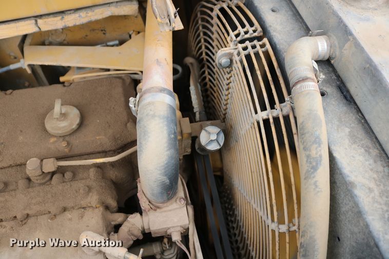 image for item DD6103 1996 Caterpillar 613C  water wagon