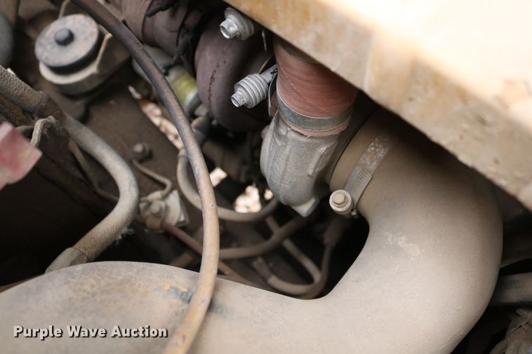 image for item DD6103 1996 Caterpillar 613C  water wagon