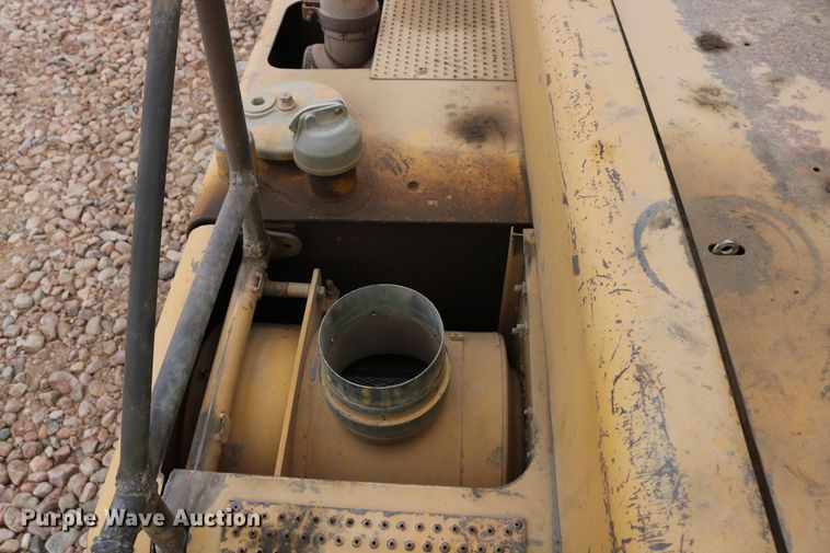 image for item DD6103 1996 Caterpillar 613C  water wagon