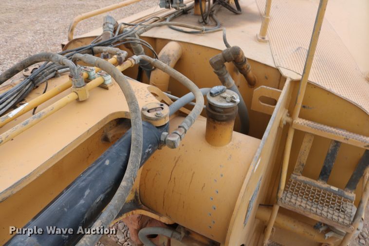 image for item DD6103 1996 Caterpillar 613C  water wagon