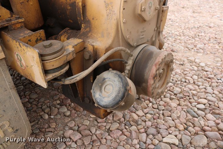 image for item DD6103 1996 Caterpillar 613C  water wagon