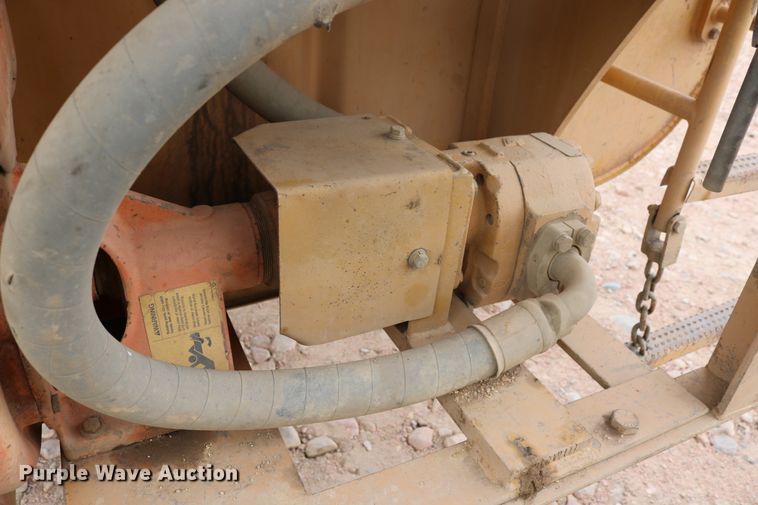 image for item DD6103 1996 Caterpillar 613C  water wagon