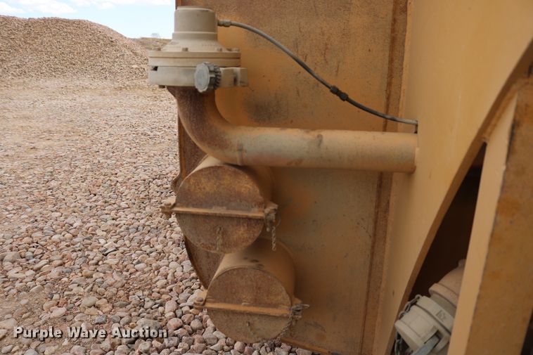 image for item DD6103 1996 Caterpillar 613C  water wagon