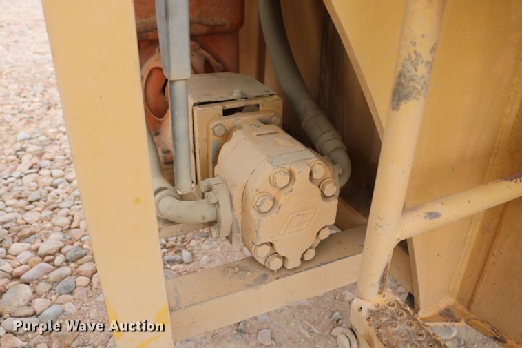 image for item DD6103 1996 Caterpillar 613C  water wagon