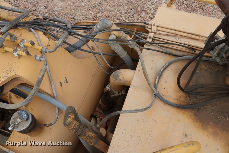 image for item DD6103 1996 Caterpillar 613C  water wagon