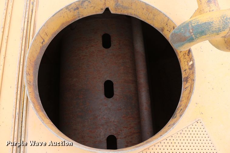 image for item DD6103 1996 Caterpillar 613C  water wagon