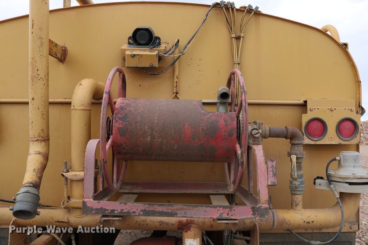 image for item DD6103 1996 Caterpillar 613C  water wagon