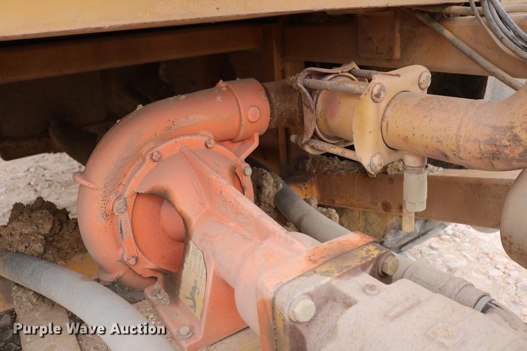 image for item DD6103 1996 Caterpillar 613C  water wagon