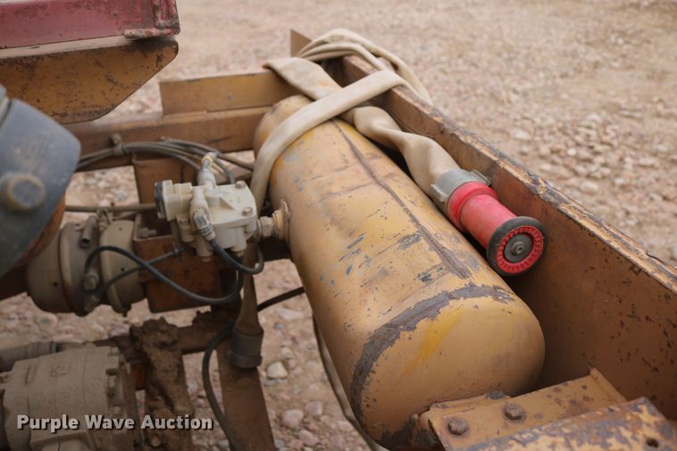 image for item DD6103 1996 Caterpillar 613C  water wagon