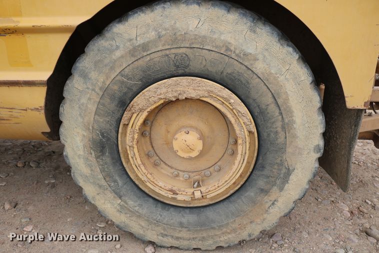 image for item DD6103 1996 Caterpillar 613C  water wagon