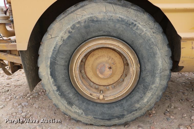 image for item DD6103 1996 Caterpillar 613C  water wagon