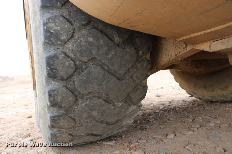 image for item DD6103 1996 Caterpillar 613C  water wagon