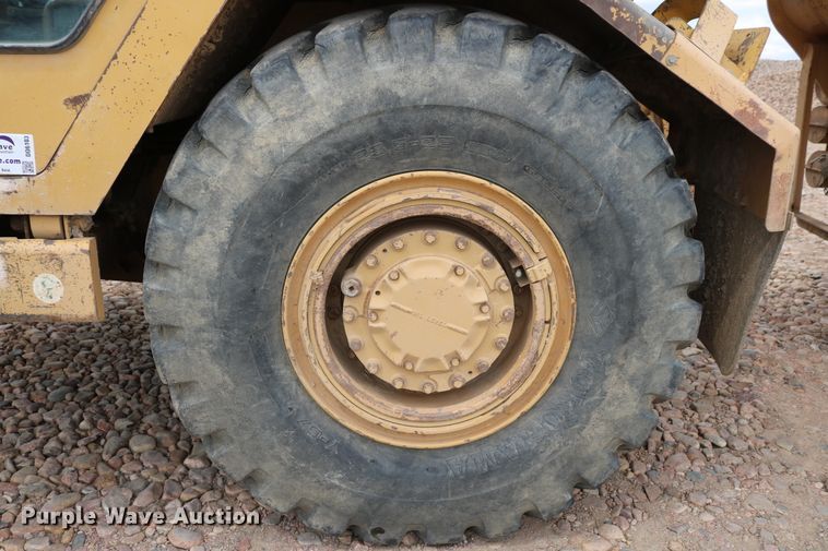 image for item DD6103 1996 Caterpillar 613C  water wagon