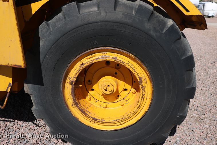 image for item DD6114 John Deere 760 scraper tractor