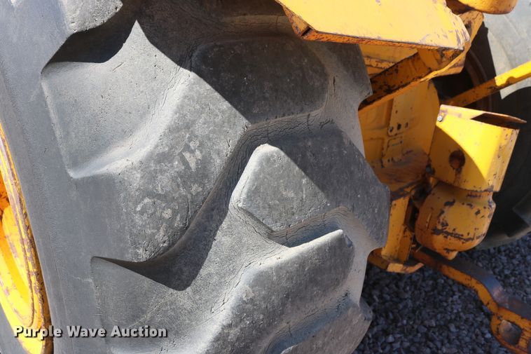 image for item DD6114 John Deere 760 scraper tractor