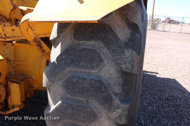 image for item DD6114 John Deere 760 scraper tractor