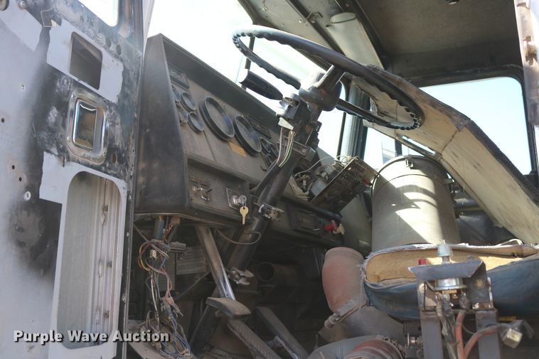 image for item DD6115 1993 Kenworth T800  construction dump truck
