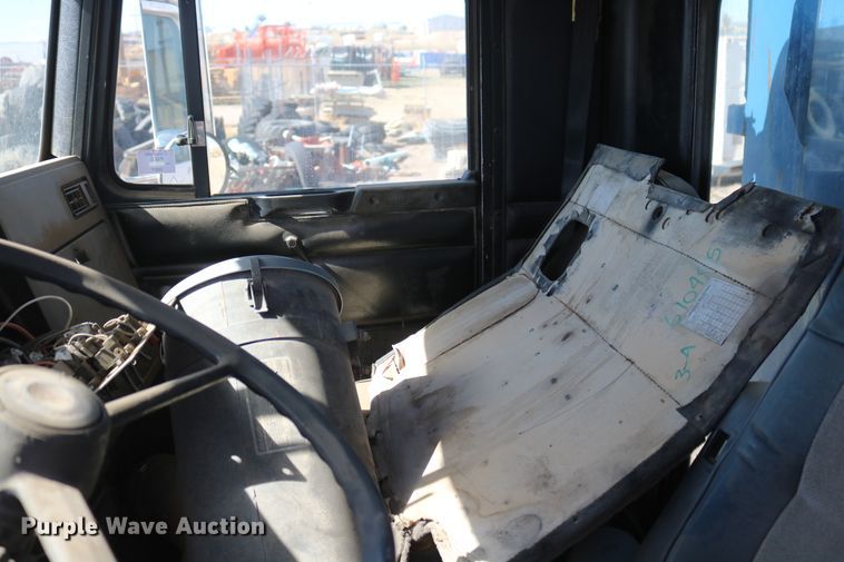 image for item DD6115 1993 Kenworth T800  construction dump truck