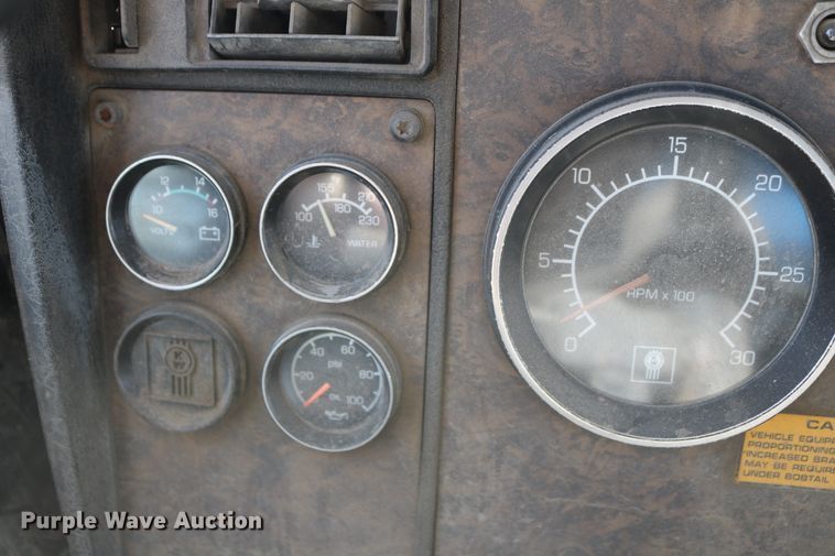 image for item DD6115 1993 Kenworth T800  construction dump truck