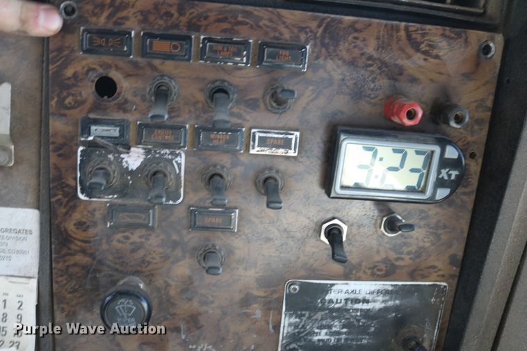 image for item DD6115 1993 Kenworth T800  construction dump truck