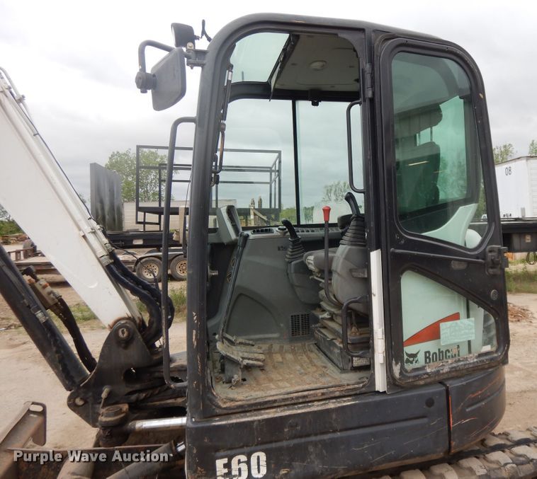 image for item DE5706 2011 Bobcat E60  mini excavator