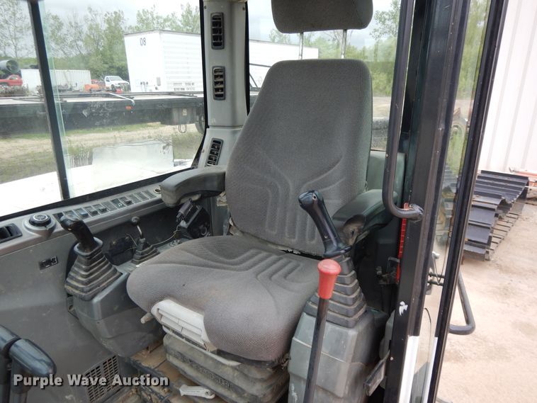image for item DE5706 2011 Bobcat E60  mini excavator