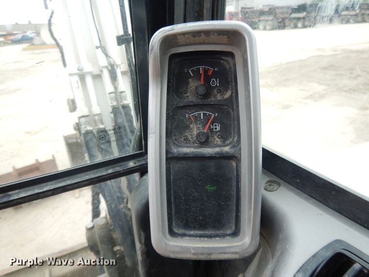 image for item DE5706 2011 Bobcat E60  mini excavator