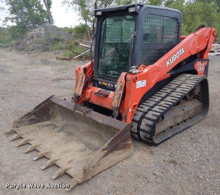 image for item DE5707 2013 Kubota SVL90-2  skid steer loader