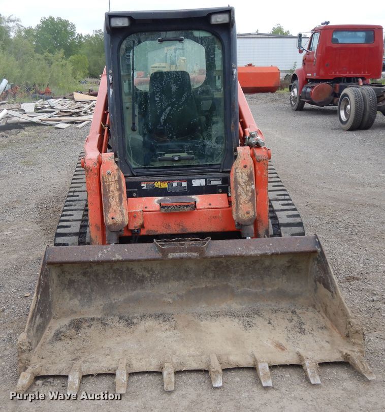 image for item DE5707 2013 Kubota SVL90-2  skid steer loader