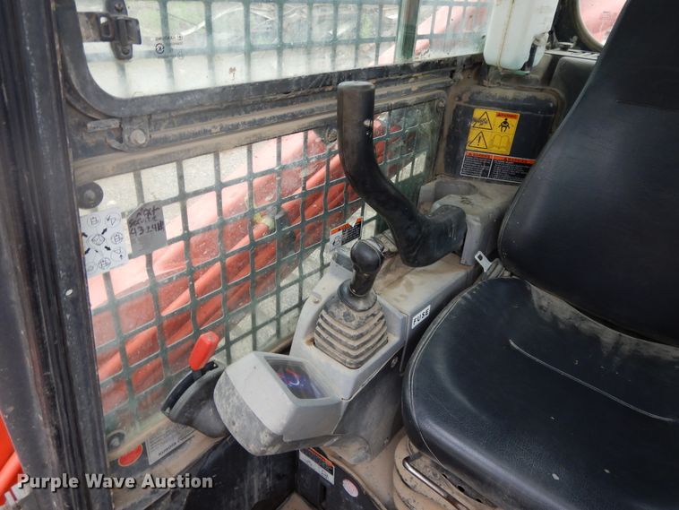 image for item DE5707 2013 Kubota SVL90-2  skid steer loader