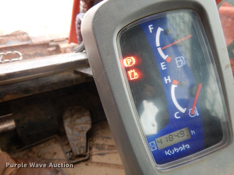 image for item DE5707 2013 Kubota SVL90-2  skid steer loader