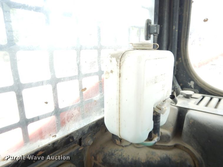 image for item DE5707 2013 Kubota SVL90-2  skid steer loader