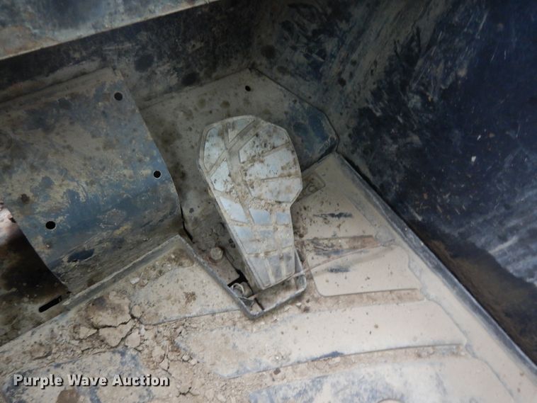 image for item DE5707 2013 Kubota SVL90-2  skid steer loader