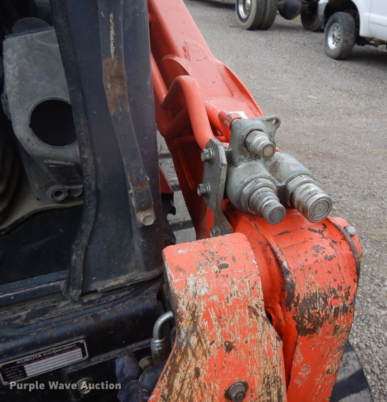 image for item DE5707 2013 Kubota SVL90-2  skid steer loader