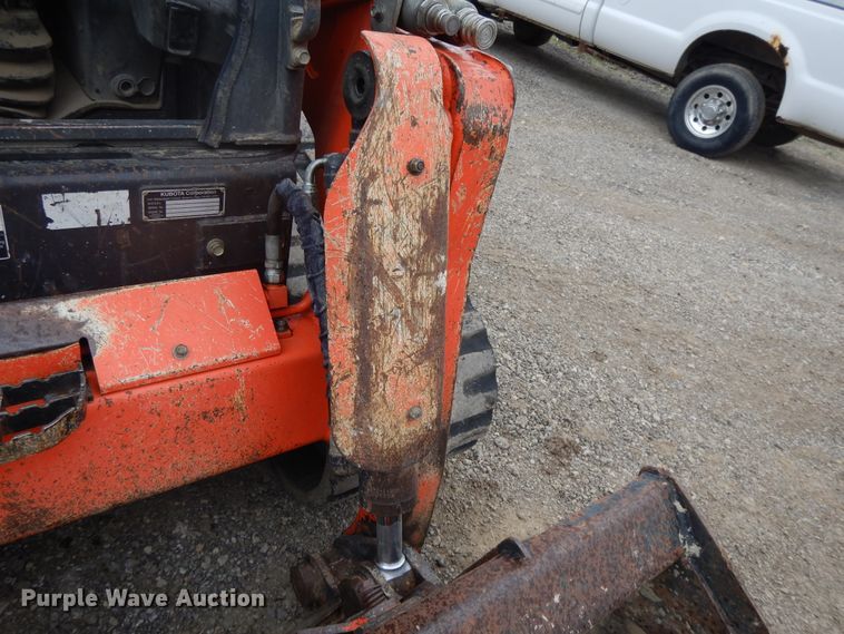 image for item DE5707 2013 Kubota SVL90-2  skid steer loader