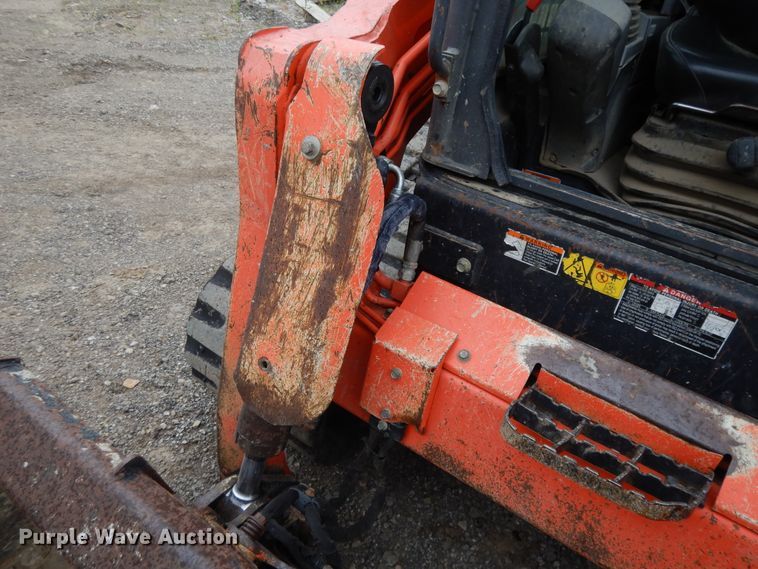 image for item DE5707 2013 Kubota SVL90-2  skid steer loader