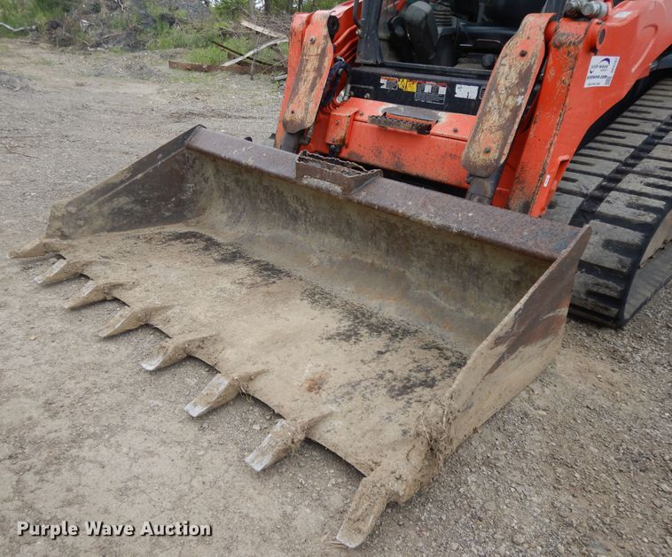 image for item DE5707 2013 Kubota SVL90-2  skid steer loader