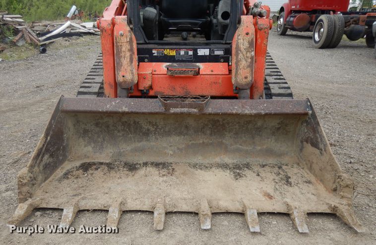 image for item DE5707 2013 Kubota SVL90-2  skid steer loader