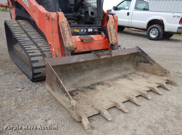 image for item DE5707 2013 Kubota SVL90-2  skid steer loader