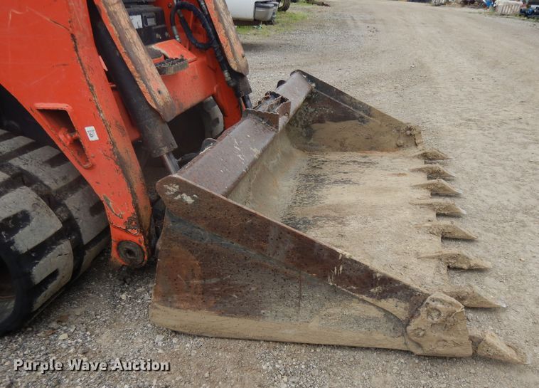 image for item DE5707 2013 Kubota SVL90-2  skid steer loader