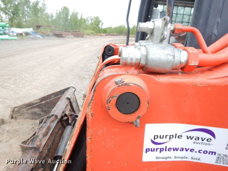 image for item DE5707 2013 Kubota SVL90-2  skid steer loader