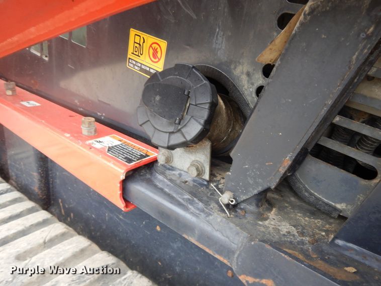 image for item DE5707 2013 Kubota SVL90-2  skid steer loader