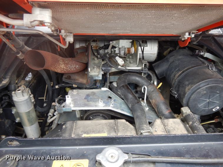 image for item DE5707 2013 Kubota SVL90-2  skid steer loader