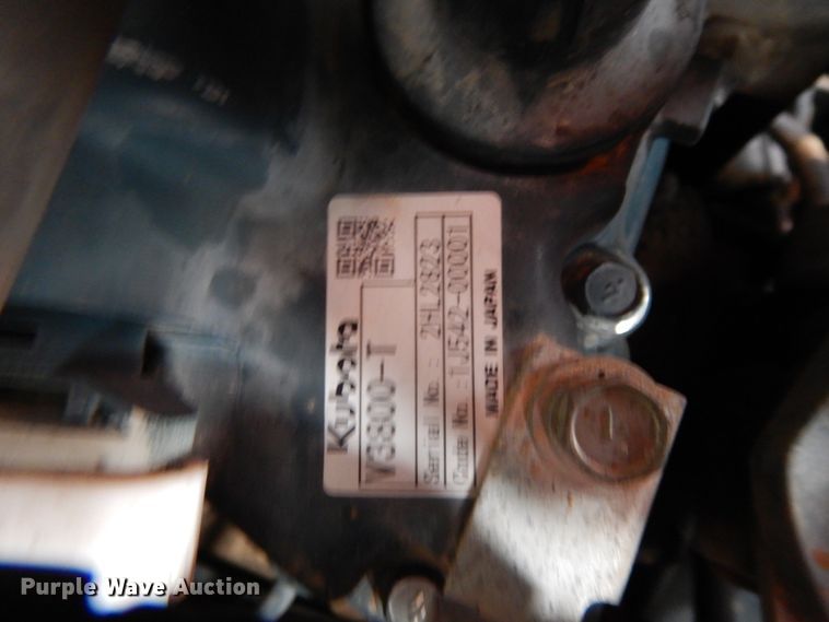 image for item DE5707 2013 Kubota SVL90-2  skid steer loader