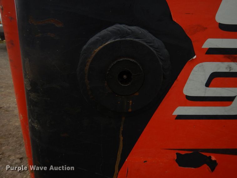 image for item DE5707 2013 Kubota SVL90-2  skid steer loader