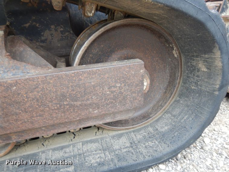 image for item DE5707 2013 Kubota SVL90-2  skid steer loader