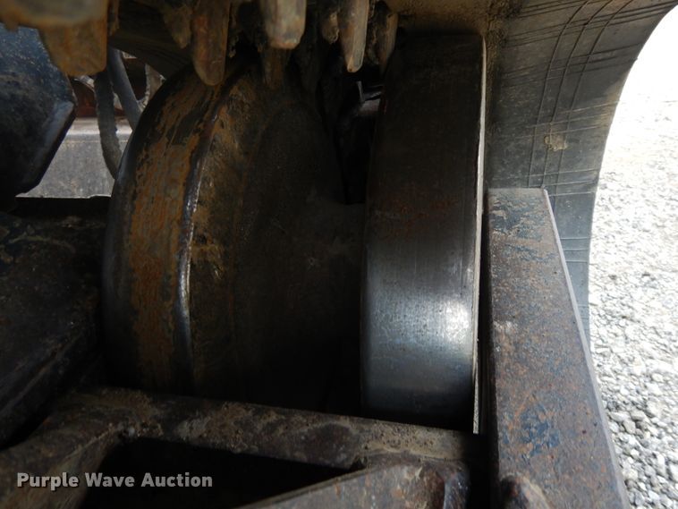 image for item DE5707 2013 Kubota SVL90-2  skid steer loader