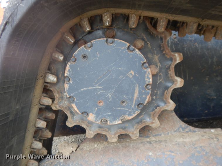 image for item DE5707 2013 Kubota SVL90-2  skid steer loader