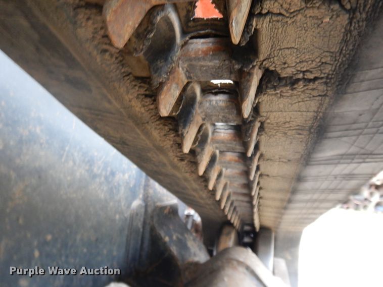 image for item DE5707 2013 Kubota SVL90-2  skid steer loader